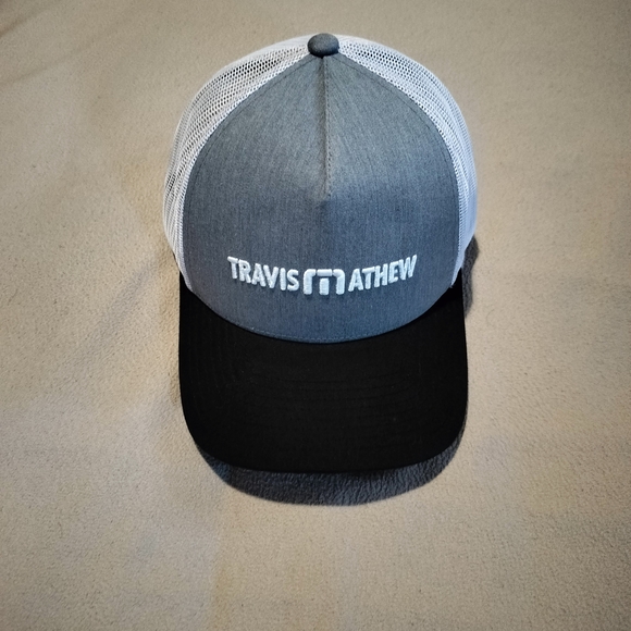 Travis Mathew Gray and Black Cap - Picture 1 of 11